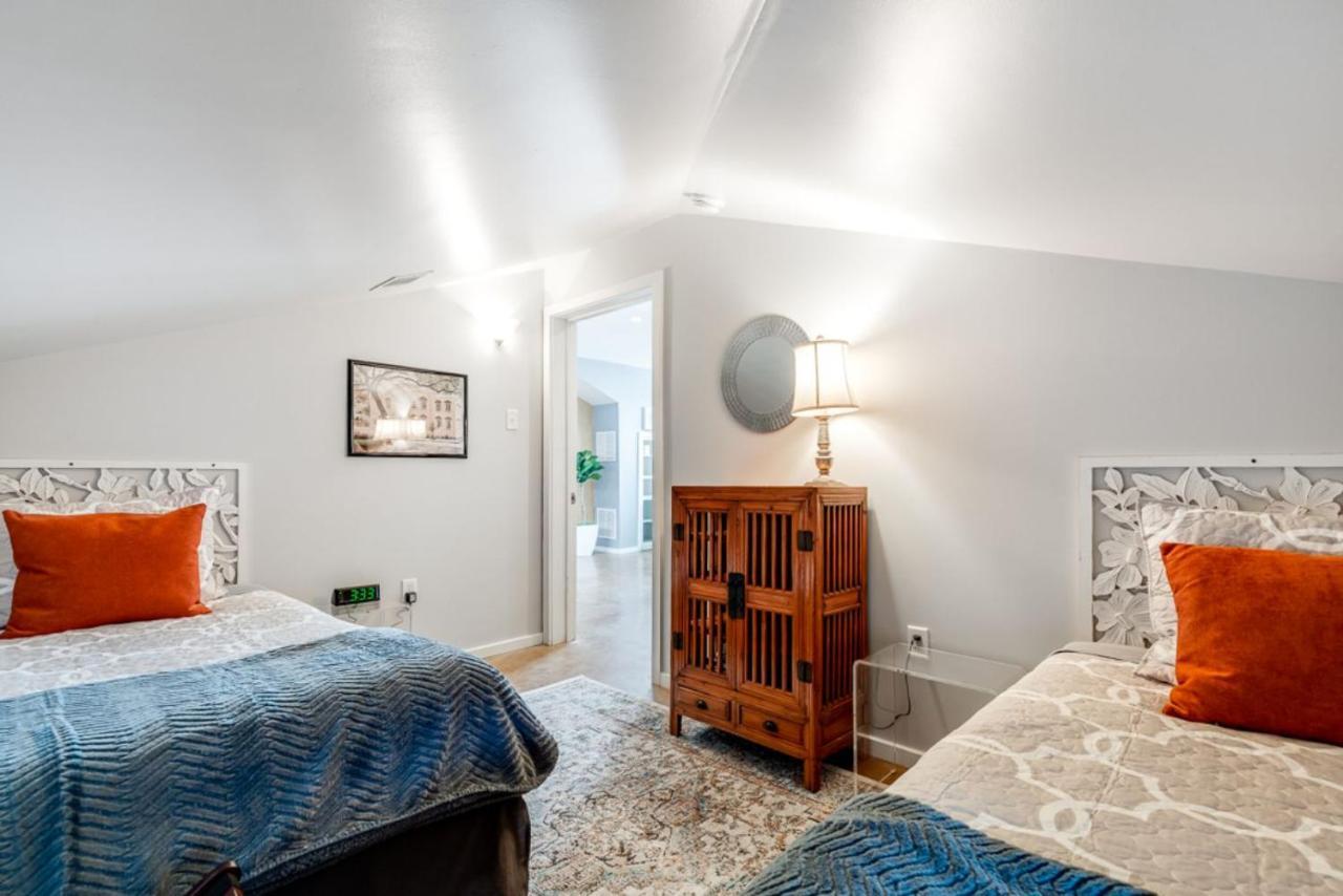 Walk Score 90!!-Historic Downtown District-2 Blocks To Famous Forsyth Park- Huge Private Patio-Private Parking Savannah Exterior foto